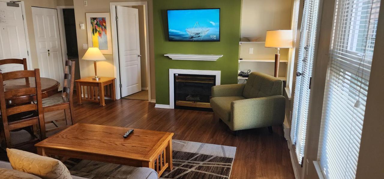 Times Square Suites Hotel แวนคูเวอร์ ภายนอก รูปภาพ
