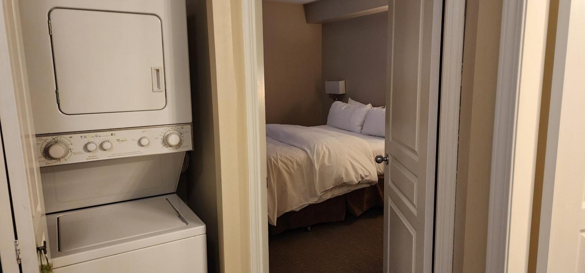Times Square Suites Hotel แวนคูเวอร์ ภายนอก รูปภาพ