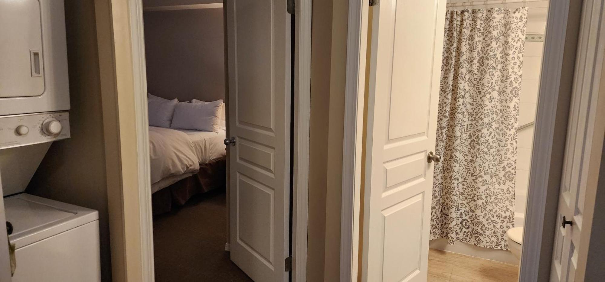 Times Square Suites Hotel แวนคูเวอร์ ภายนอก รูปภาพ