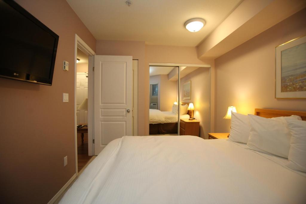 Times Square Suites Hotel แวนคูเวอร์ ภายนอก รูปภาพ