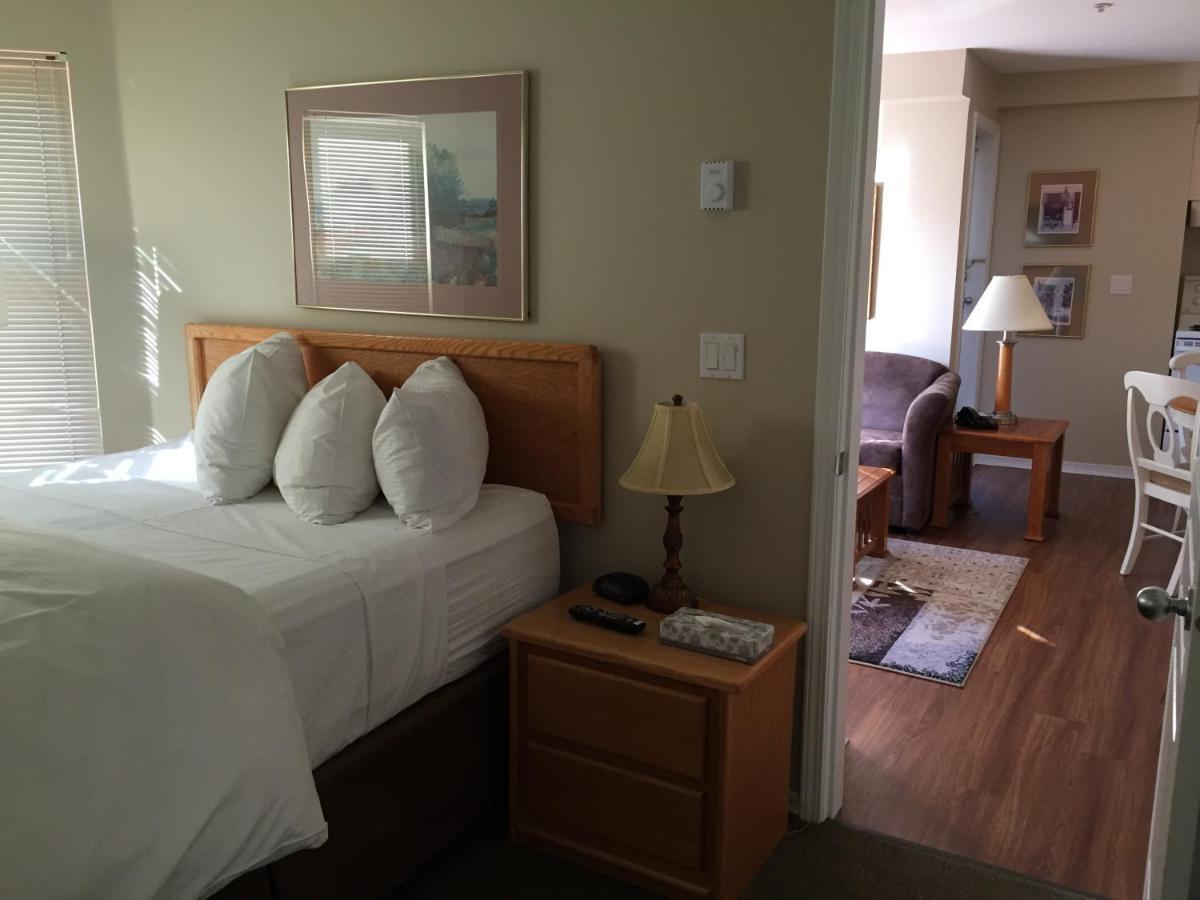 Times Square Suites Hotel แวนคูเวอร์ ภายนอก รูปภาพ