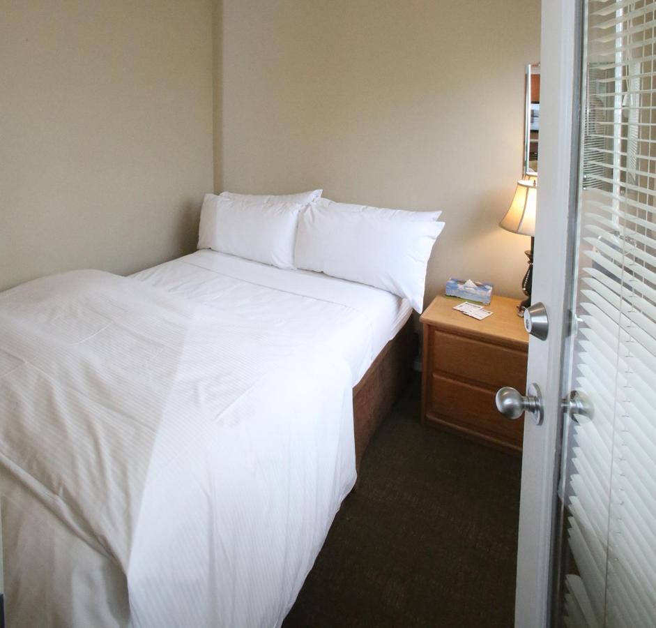 Times Square Suites Hotel แวนคูเวอร์ ภายนอก รูปภาพ